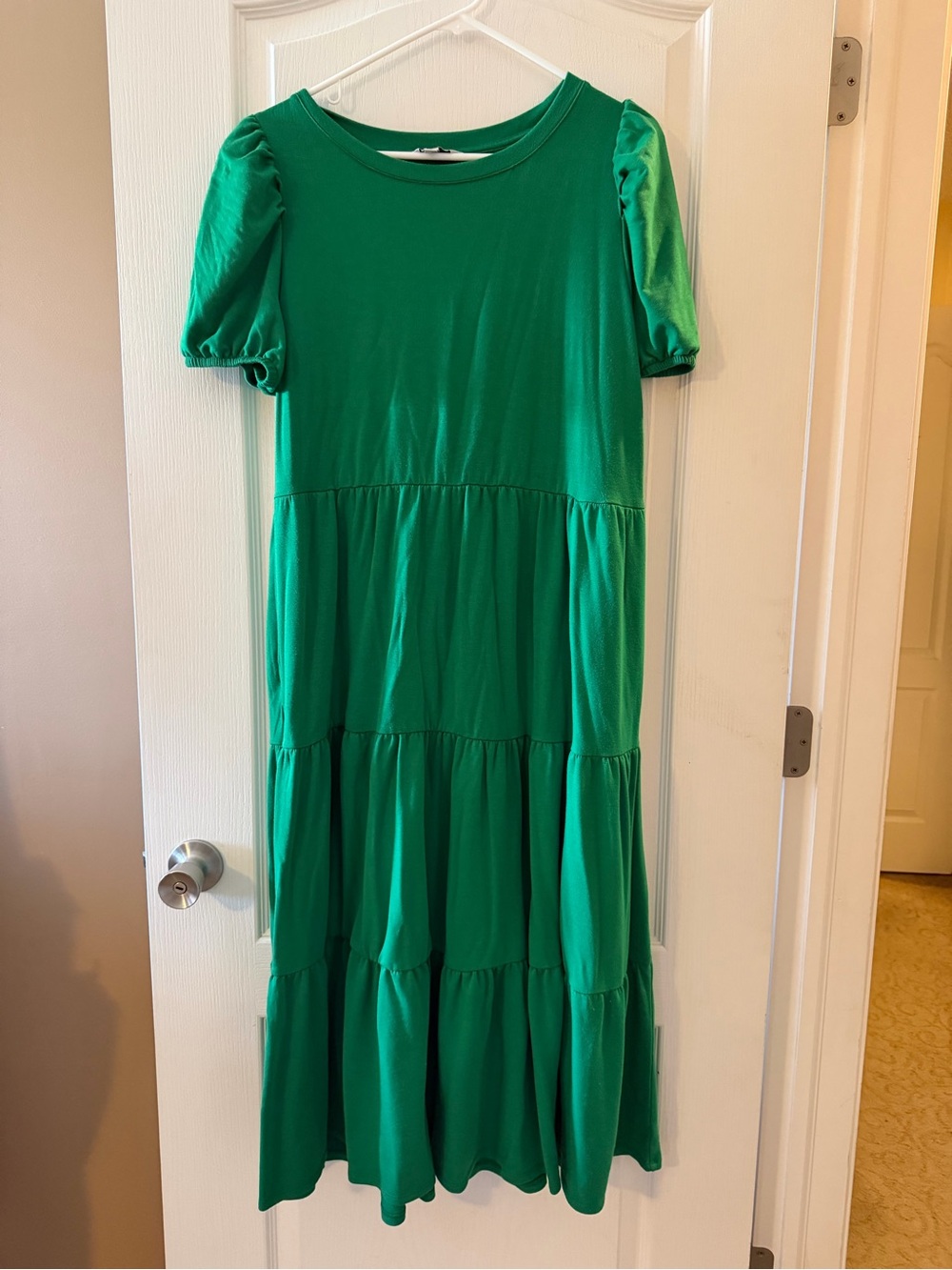 Crown & Ivy Green Tiered Puff-Sleeve Dress